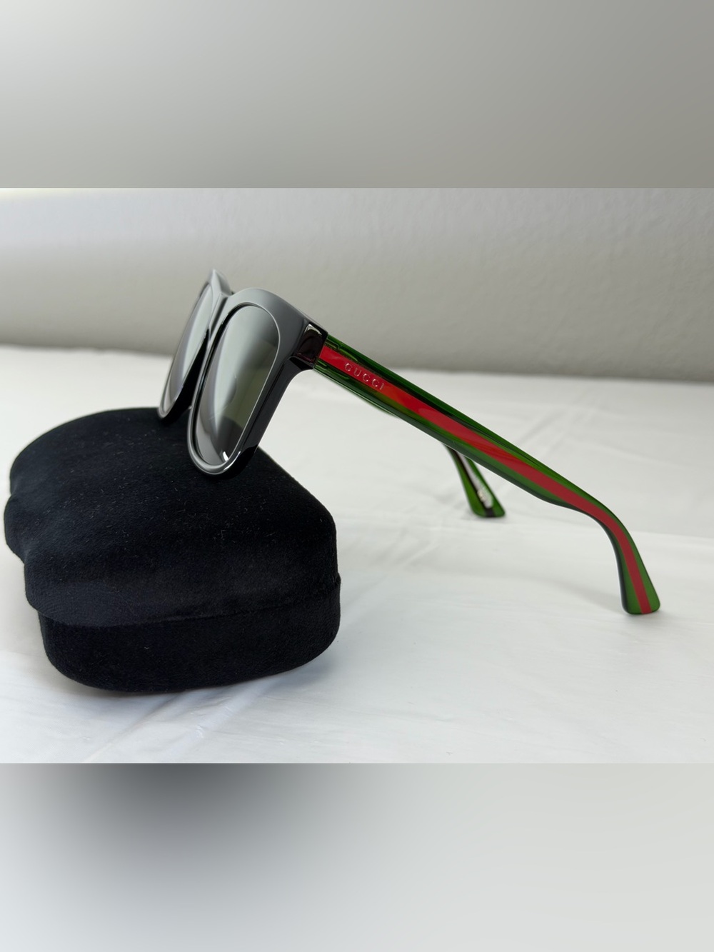 Gucci Women's black square sunglasses, New - Picture 5 of 10